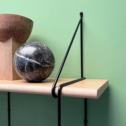 close up image of the solid oak shelf showing wood grain